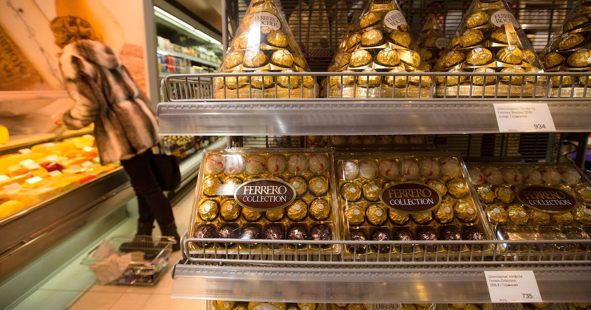 Ferrero investe em experiência e qualidade para expandir seus negócios no Brasil A experiência do consumidor, que vai da embalagem ao posicionamento em loja, é pensada de forma estratégica pela Ferrero (Foto: Andrey Rudakov/Bloomberg)