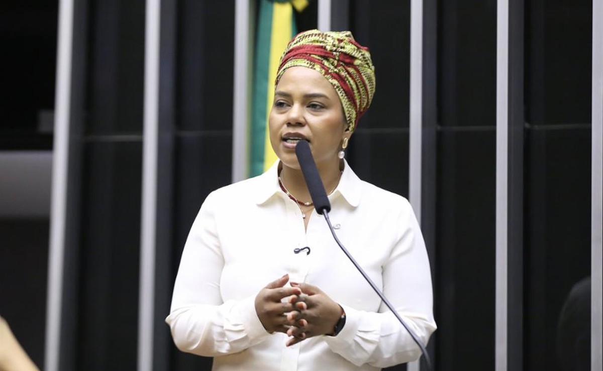 PT adia eleição em Minas Gerais após decisão judicial que garante candidatura de deputada A deputada federal Dandara discursa na Câmara (Foto: Kayo Magalhães/Câmara dos Deputados/27-05-2025)