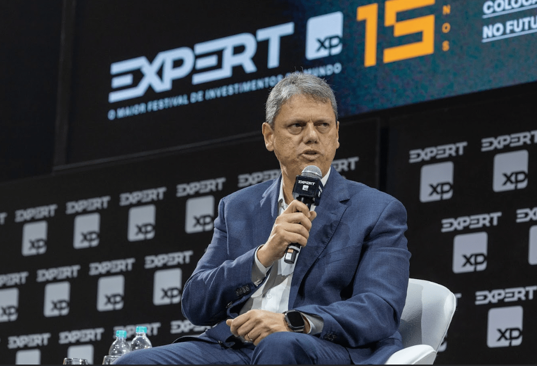 Tarcísio propõe reforma administrativa e desvinculação de receitas no Brasil Tarcísio de Freitas (Foto: Paulo Bareta/Divulgação Expert XP)
