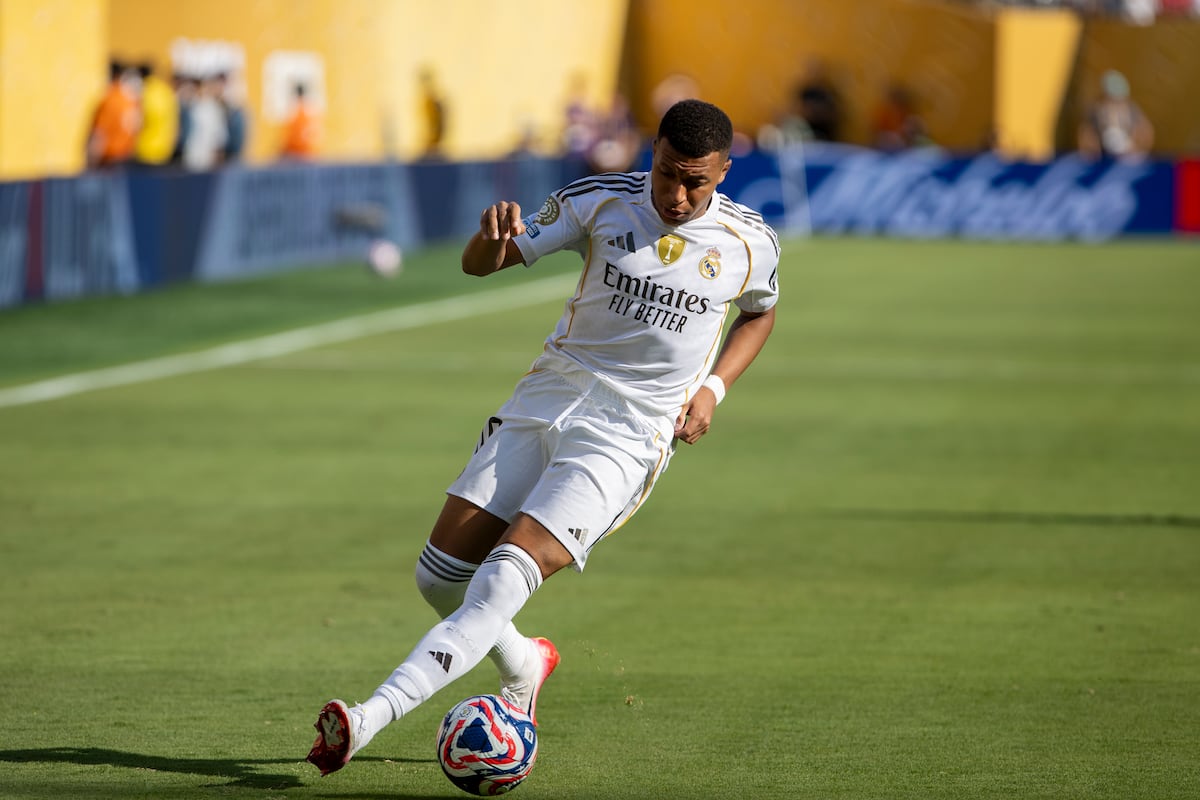 Mbappé processa PSG após recusar oferta de 535,5 milhões de reais Mbappé, no jogo das quartas de final da Copa do Mundo contra o Dortmund. (Foto: Angel Colmenares/EFE)