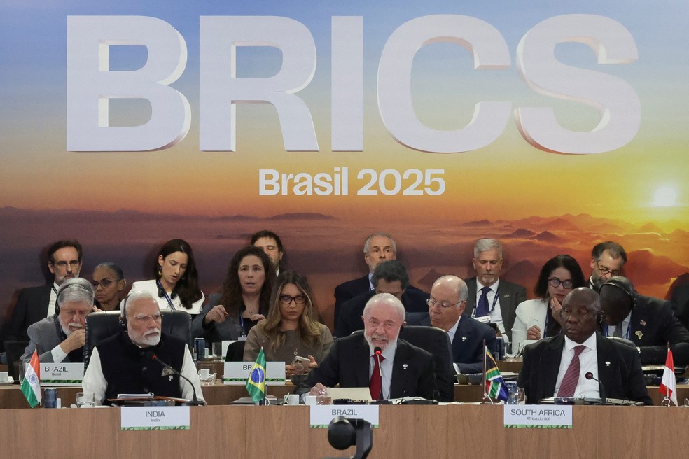 Lula afirma que não aceita interferência externa após apoio de Trump a Bolsonaro Lula fala durante encontro do Brics no Rio (Foto: REUTERS/Ricardo Moraes)
