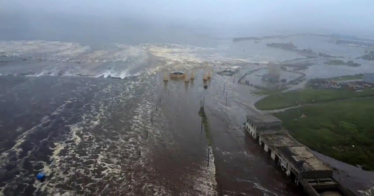 Chile declara alerta vermelho e planeja evacuação de 1,5 milhão por tsunami Chile declara alerta vermelho e planeja evacuação de 1,5 milhão por tsunami
