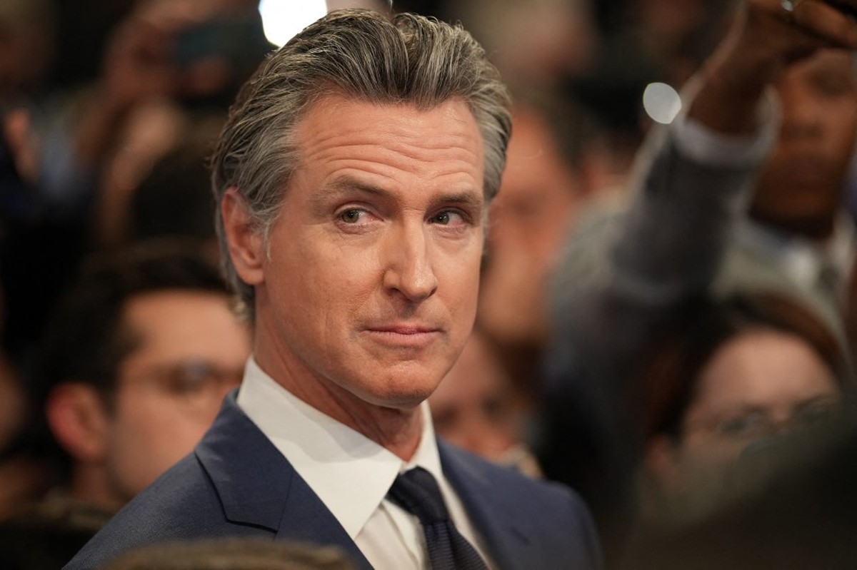 Governador da Califórnia processa Fox News por difamação em ação de R$ 4 milhões Governador Gavin Newsom (Foto: ANDREW HARNIK/GETTY IMAGES NORTH AMERICA/ AFP)