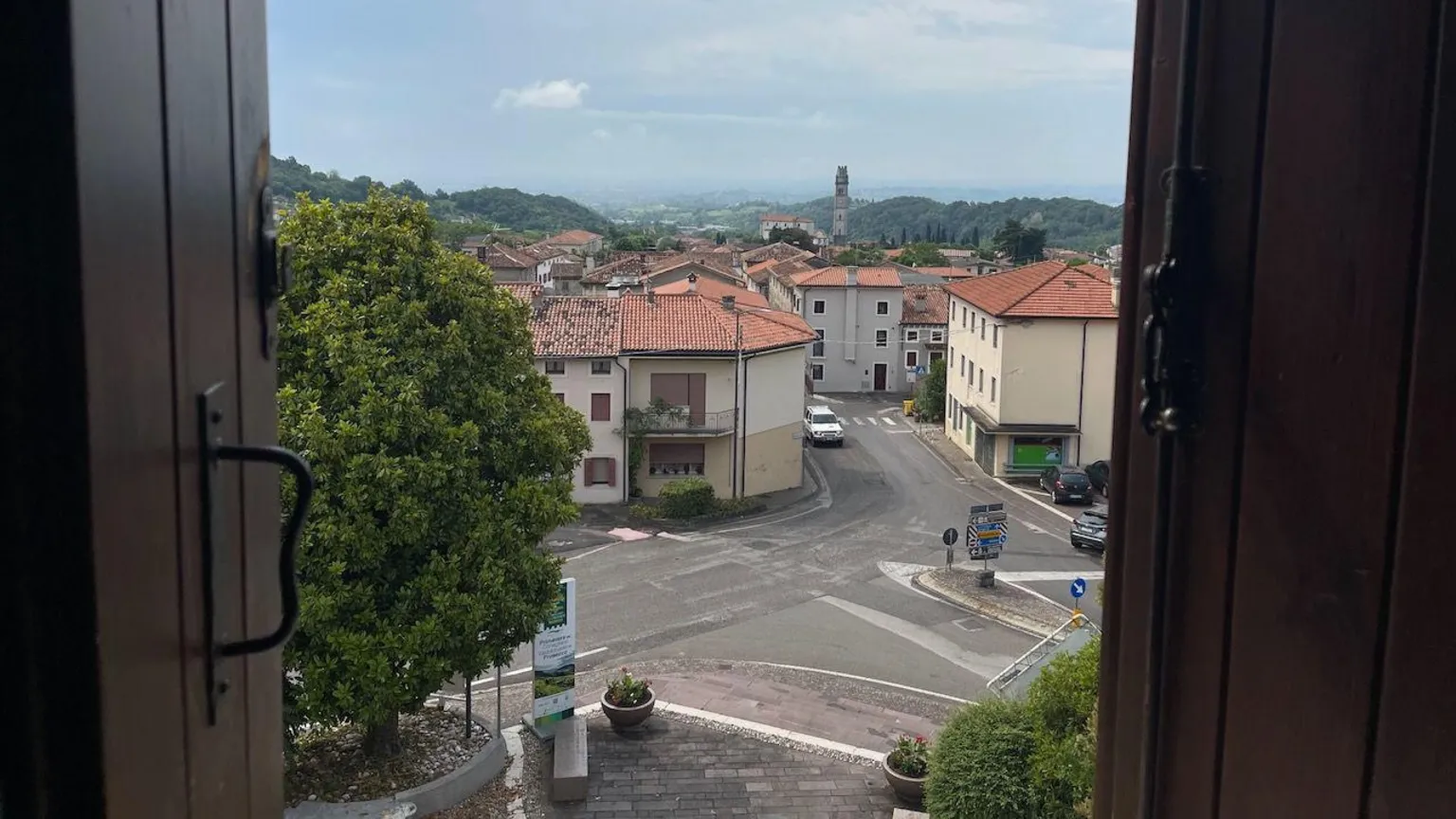 Fregona, vista do gabinete do prefeito, tem uma população em declínio - Foto: BBC