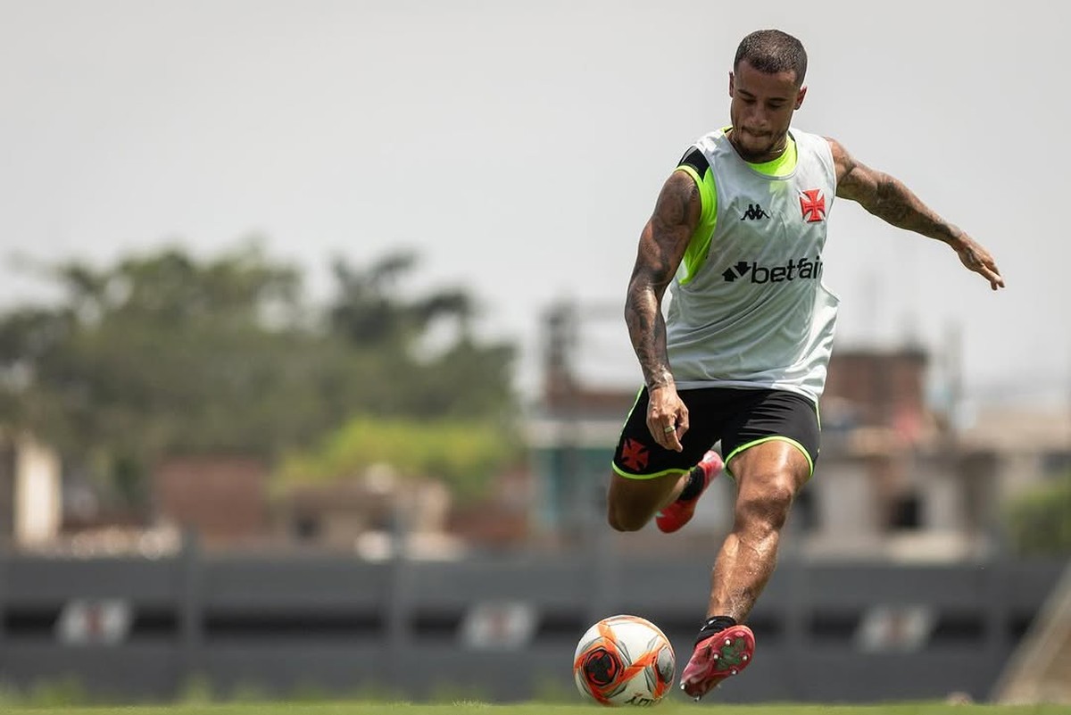 Coutinho é desfalque no Vasco por lesão na panturrilha; alternativas são analisadas Coutinho é desfalque no Vasco por lesão na panturrilha; alternativas são analisadas