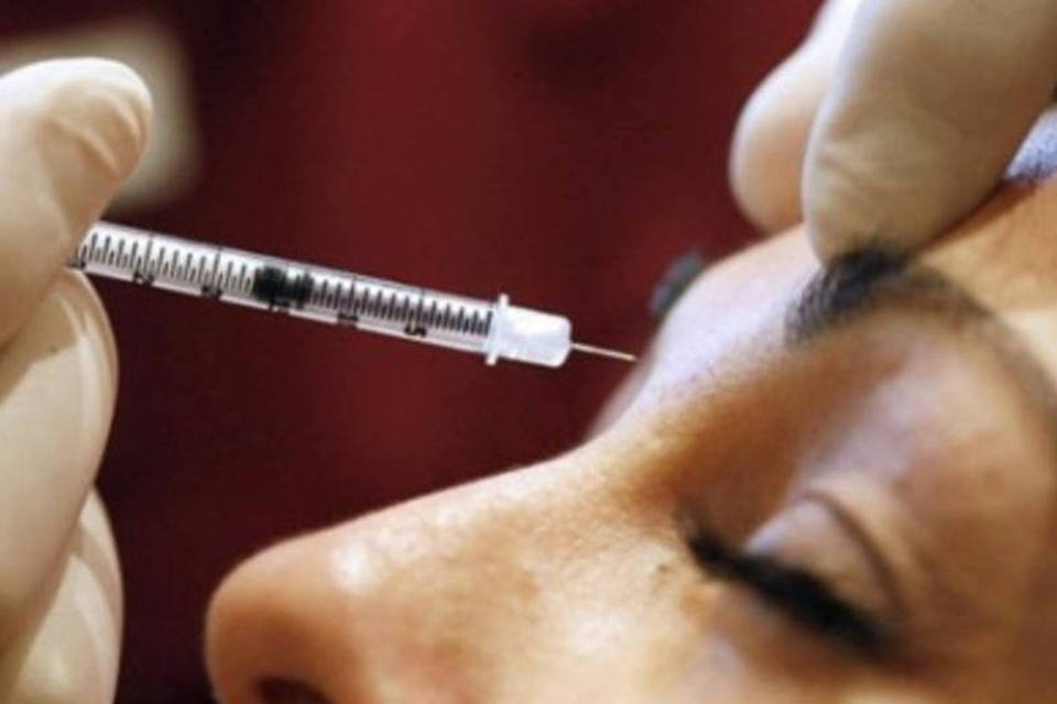 Anvisa retira do mercado lotes de botox falsificados e alerta consumidores Aplicação de Botox (Foto: AFP/Mario Vedder/AFP)
