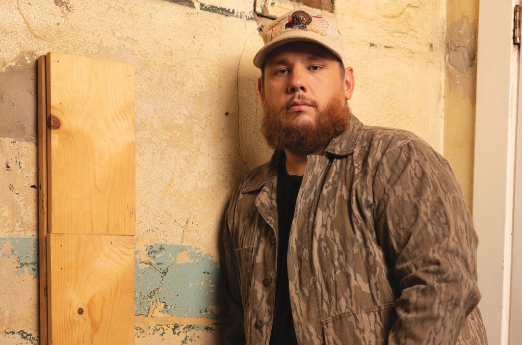 Novas músicas de country que você precisa ouvir: Luke Combs e mais artistas em destaque A nova safra de músicas desta semana inclui canções de Luke Combs, Greensky Bluegrass, Billy Strings, The Droptines e mais. (Foto: Reprodução)