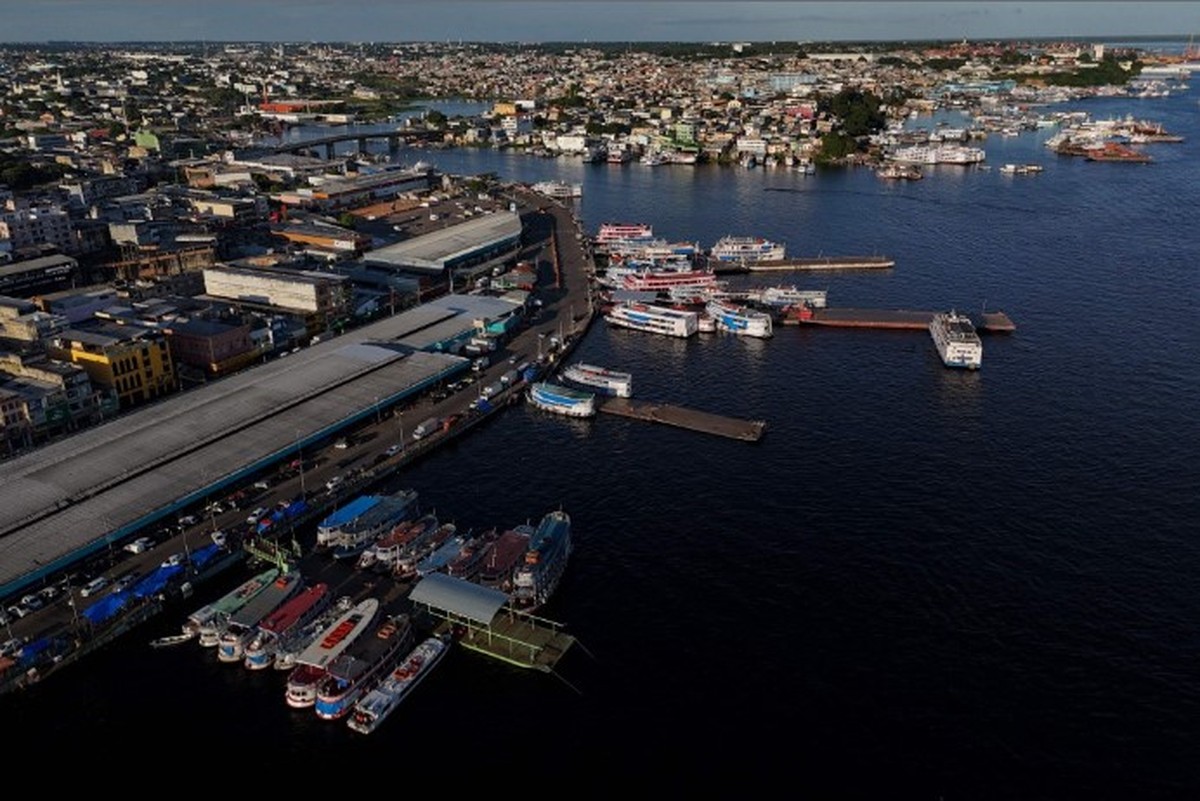 Cheia do Rio Negro afeta mais de 530 mil pessoas, revelam imagens de drone Rio Negro atingiu 29,04 metros em Manaus — Foto: Rafael Dantas / Agência O Globo