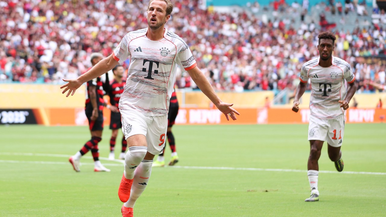 Futebol ao vivo: confira os jogos e horários deste sábado, 5 de julho Harry Kane, do Bayern de Munique, comemorando gol contra o Flamengo, nas oitavas de final (Foto: Megan Briggs/Getty Images)