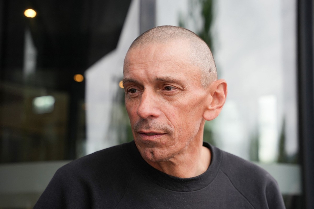 Líder opositor bielorrusso é libertado e se exila na Lituânia após cinco anos Sergei Tikhanovsky, líder da oposição bielorrussa, após ser libertado da prisão (Foto: Andrei SHAULIUHA / AFP)