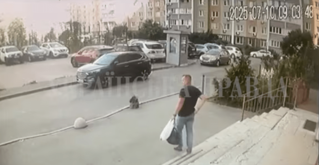 Grupo terrorista com vínculos russos declara 'caçada' a oficiais ucranianos Imagens de câmeras de segurança mostram o oficial ucraniano Ivan Voronych caminhando em um estacionamento em Kiev momentos antes de ser assassinado. (Foto: X/Reprodução)