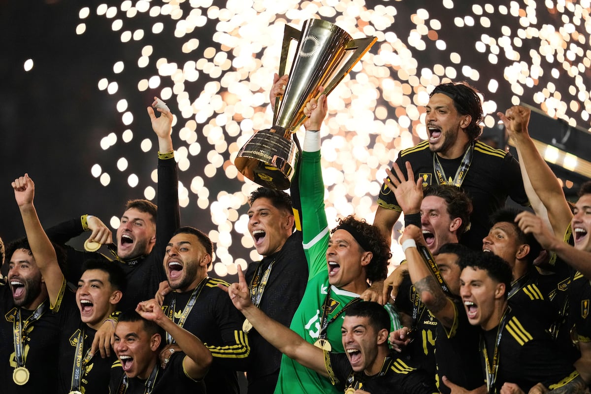 México vence Estados Unidos e conquista a Copa Ouro antes do Mundial de 2026 Os futebolistas da seleção mexicana celebram seu triunfo frente aos Estados Unidos, este domingo. (Foto: Ashley Landis/AP)