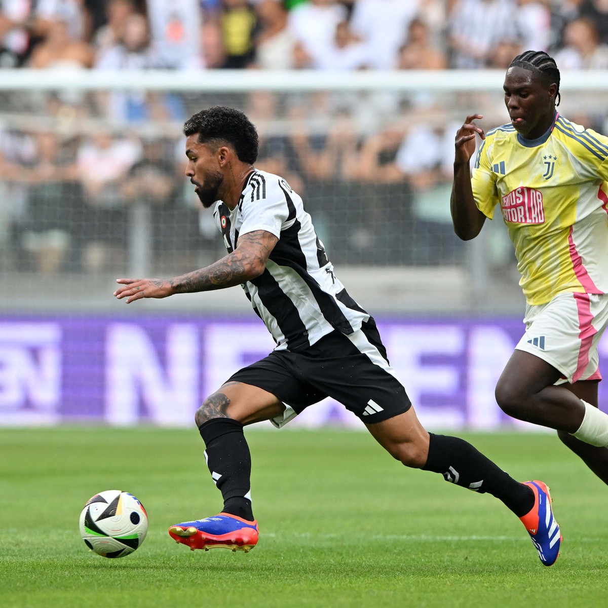 Douglas Luiz em ação pela Juventus (Foto: Reprodução/X/Juventus)