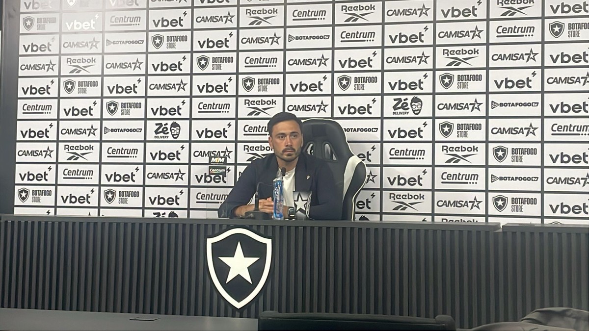 Davide Ancelotti comemorou a primeira vitória no Nilton Santos no comando do Botafogo (Foto: João Pedro Fragoso)