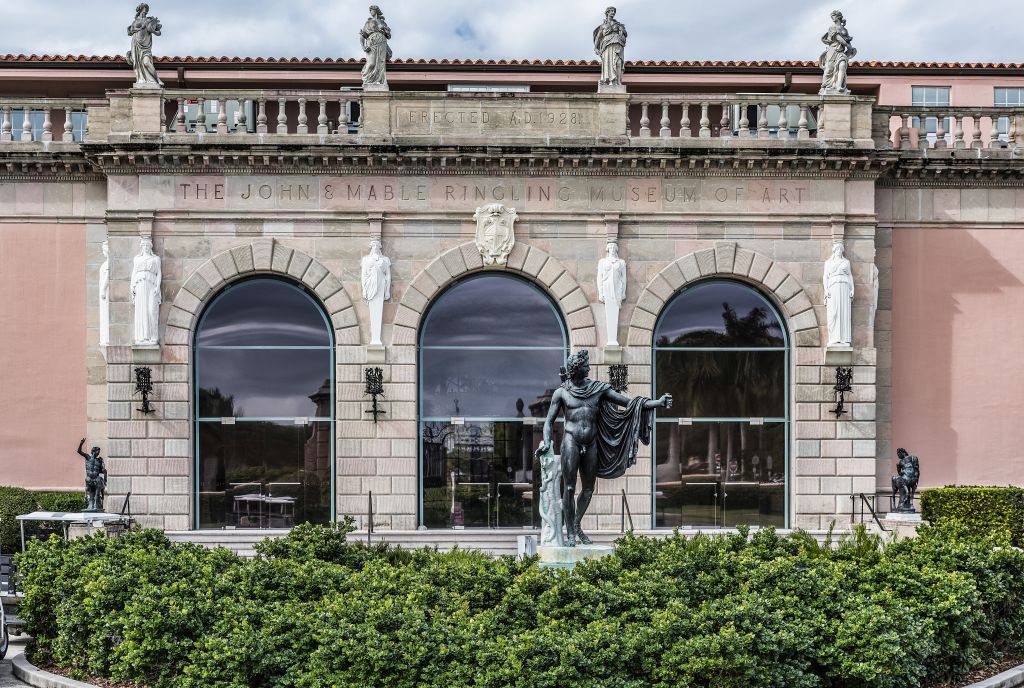 Doadores retiram apoio financeiro de museu universitário na Flórida após polêmica