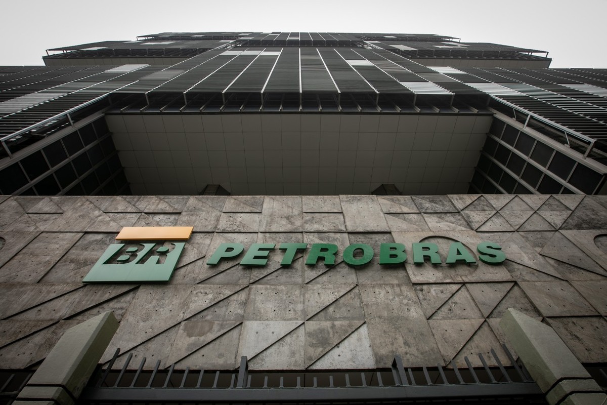 Petrobras reduz preço do gás natural em 14% para distribuidoras e consumidores A sede da Petrobras, no Centro do Rio (Foto: Brenno Carvalho / Agência O Globo /03-11-2022)