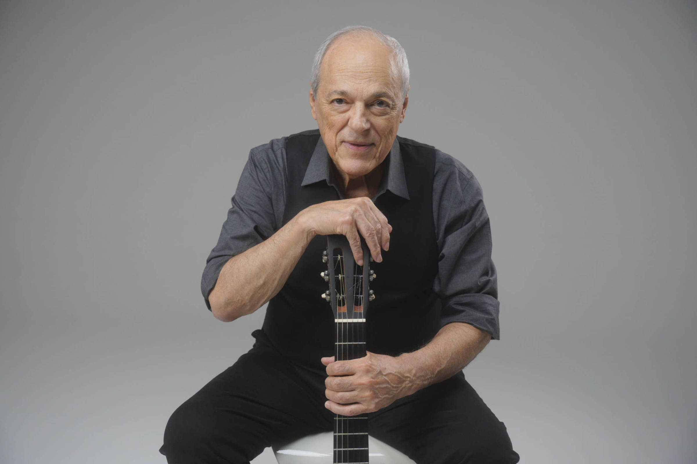 Toquinho celebra 60 anos de carreira com turnê; veja como garantir seu ingresso Toquinho apresenta a turnê "Só Tenho Tempo Pra Ser Feliz" em dez capitais brasileiras (Foto: MarceloBSF/Divulgação)
