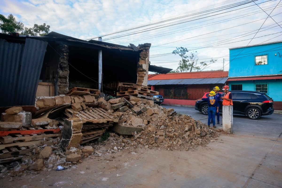 Terremotos na Guatemala causam mortes e deixam população em alerta Terremotos na Guatemala deixam dois mortos (Foto: AFP)