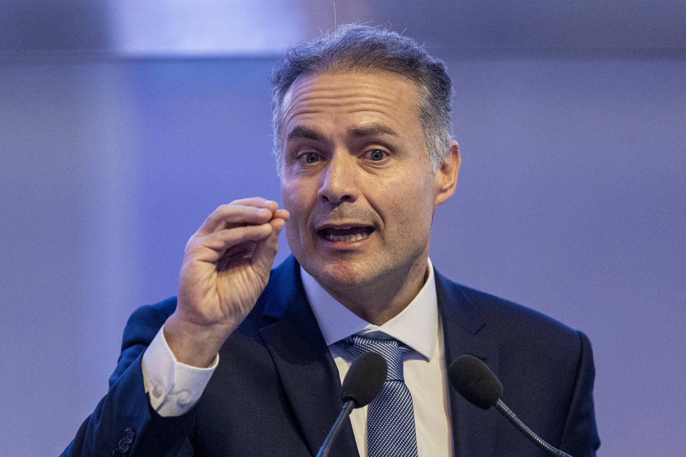 Governo avalia eliminar a obrigatoriedade de autoescola para obter CNH Ministro dos Transportes, Renan Filho, durante leilão na B3, em SP. (Foto: Danilo Verpa - 31.out.24/Folhapress)