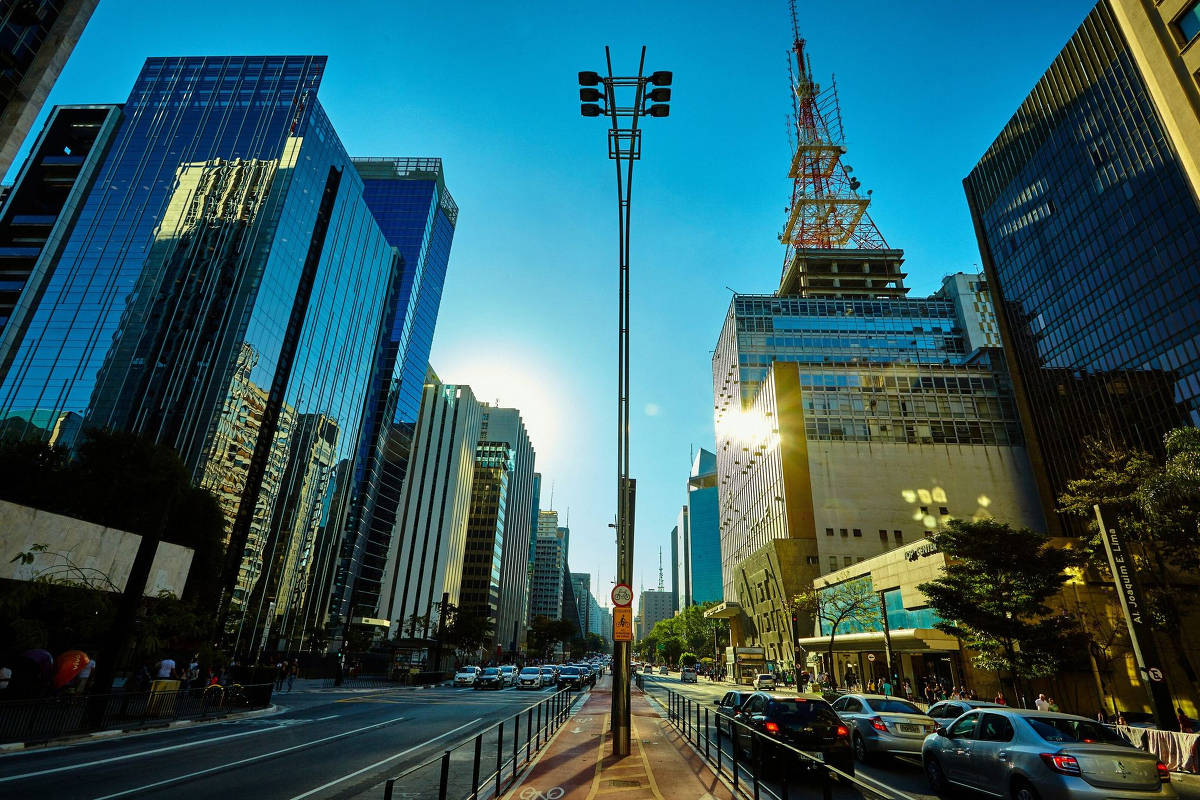São Paulo terá manhãs frias e máximas de 24°C neste fim de semana Imagem da avenida Paulista, na região central de São Paulo; previsão para o fim de semana indica tempo aberto na capital, com temperatura máxima de 24°C (Foto: Divulgação)