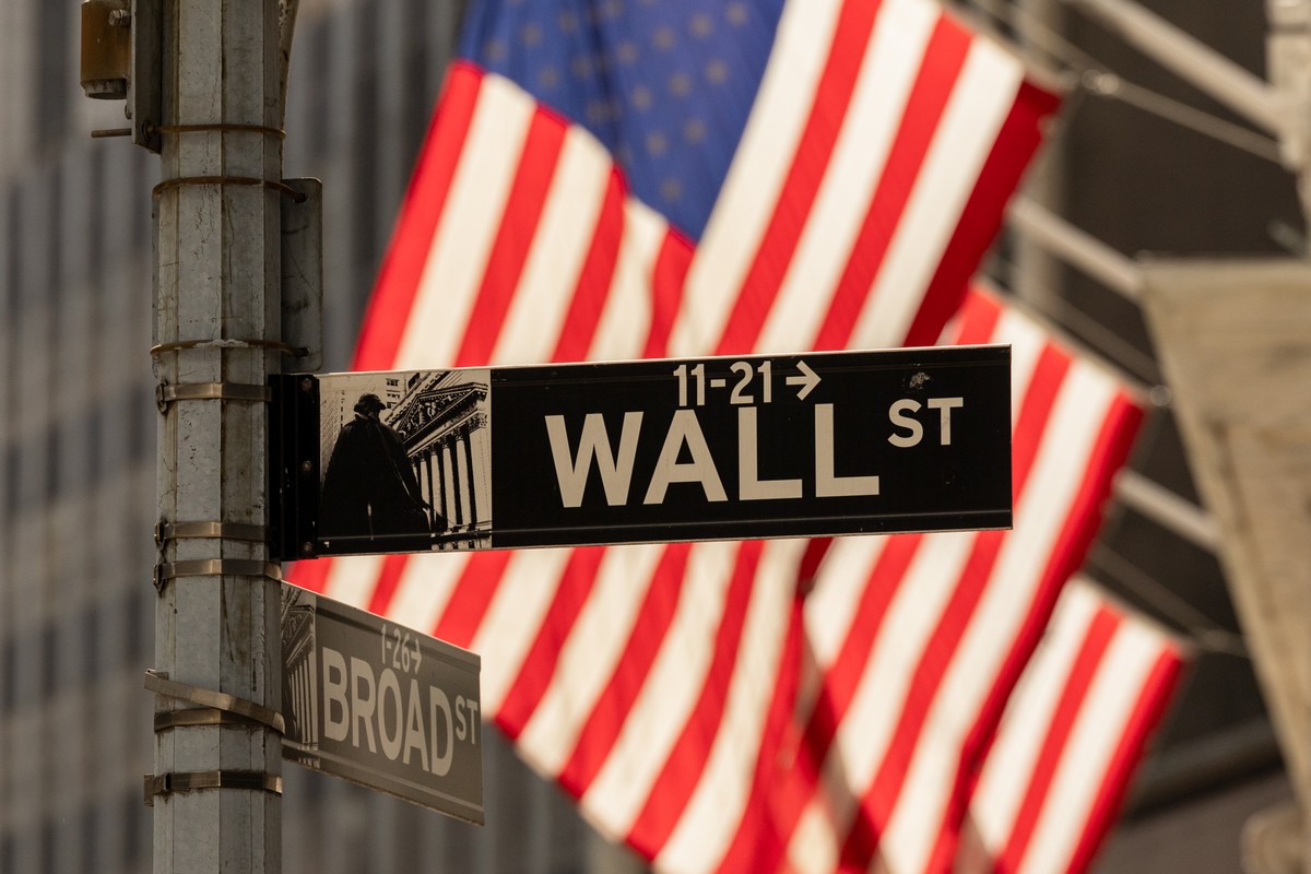 Ações nos EUA atingem novos recordes, mas investidores permanecem cautelosos S&P500, índice de referência em Wall Street, encerrou o semestre em plena recuperação das baixas registradas em abril (Foto: Bloomberg)