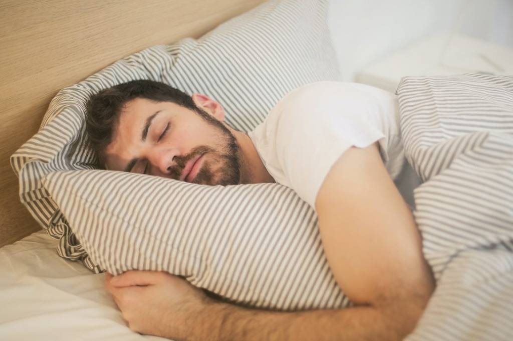 Para suas conclusões, cientistas monitoraram os padrões de sono de mais de 88 mil adultos por quase sete anos (Foto: Reprodução/Pexels)