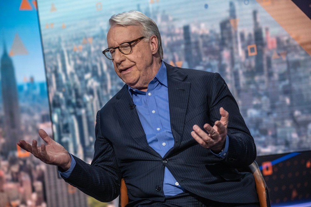 Jim Chanos aponta riscos na IA e critica empresas de Bitcoin no Tesouro Jim Chanos (Foto: Victor J. Blue/Bloomberg)