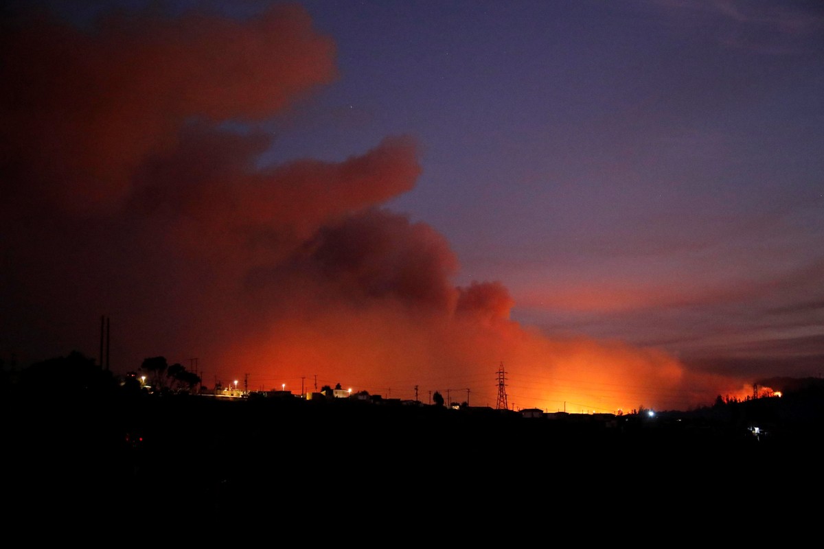Filha processa empresas de petróleo por morte da mãe em onda de calor nos EUA Onda de calor assola atualmente o Cone Sul-Americano, onde o El Niño é agravado pelo aquecimento global causado pela atividade humana (Foto: Javier Torres/AFP)