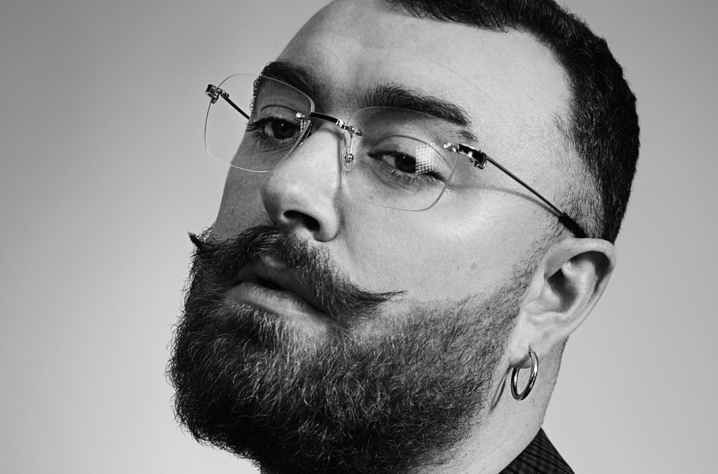 Sam Smith lança novo single e revela desejo de liberdade em sua música Sam Smith anunciou a data de lançamento de seu novo single "To Be Free" na terça-feira (22 de julho). (Foto: Reprodução)