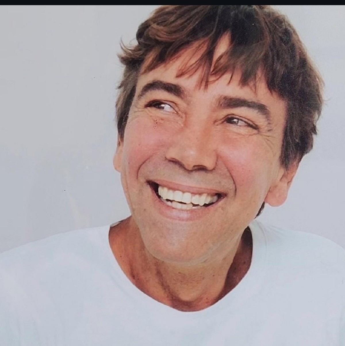 Adil supera sequelas de acidente e celebra 60 anos com alegria e gratidão
