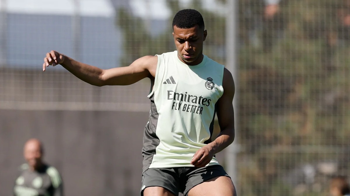 Mbappé apresenta melhora gradual, mas pode perder a segunda rodada do Mundial Mbappé treina no Real Madrid após receber alta do hospital (Foto: Divulgação/Real Madrid)