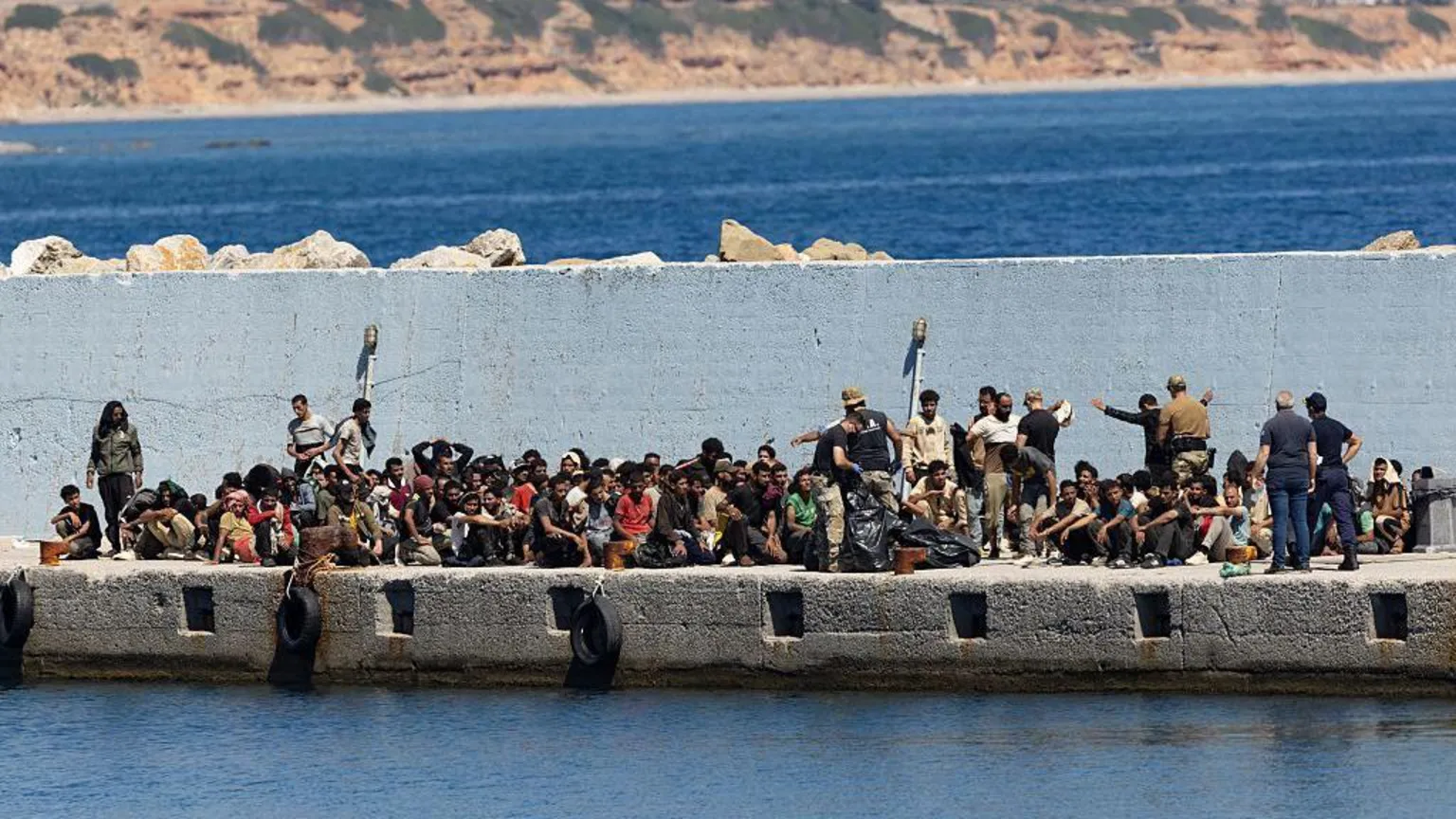 Grécia suspende pedidos de asilo para migrantes da África do Norte A Creta teve um aumento de 350% nas chegadas de migrantes desde o início do ano - Foto: Getty Images