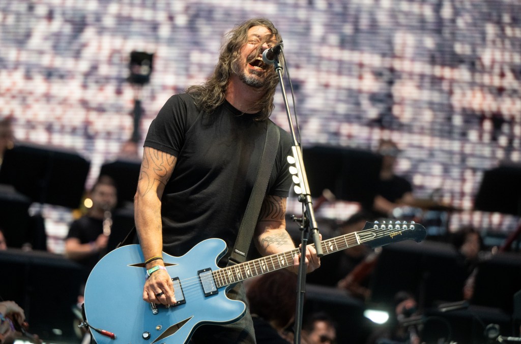 A celebração do 30º aniversário do álbum de estreia de 1995 dos Foo Fighters continuou na quarta-feira (2 de julho) com o lançamento da nova faixa emocional 'Today's Song'. (Foto: Reprodução)
