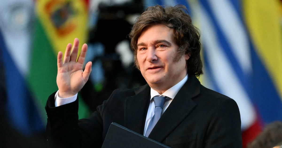 Milei negocia acordo militar secreto com o Reino Unido para fortalecer alianças Ministério da Defesa da Argentina retomou diálogo com Reino Unido para um acordo militar; negociação do governo Javier Milei ameaça contrariar a China e agradar os Estados Unidos (Foto: Luís Robayo/AFP)