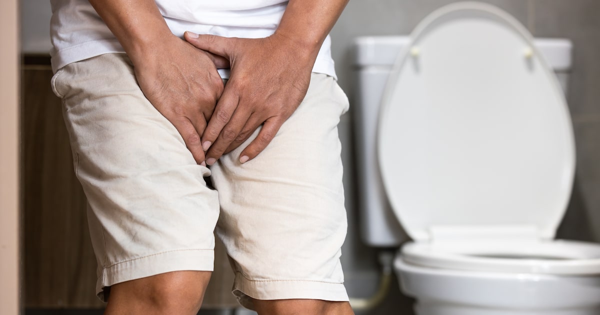 Mudanças na urinação com a idade: o que você precisa saber sobre isso Homens devem investigar modificações no padrão de micção, alertam médicos. (Foto: Satjawat/Adobe Stock)