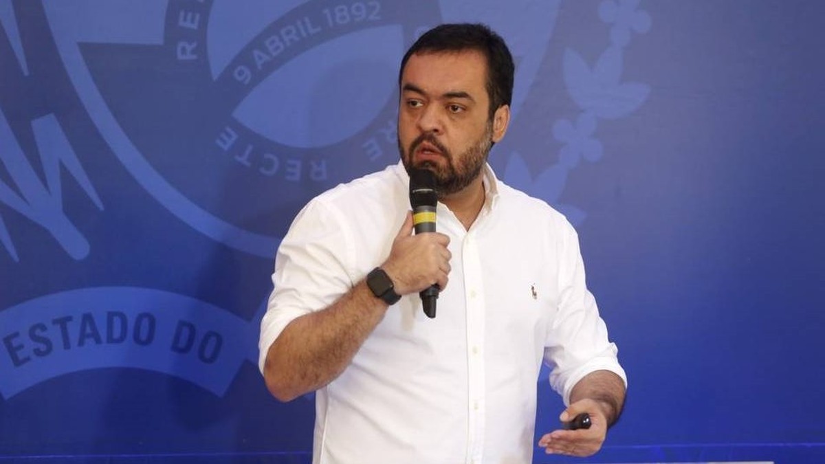 Cláudio Castro enfrenta crise com saída de marqueteiro e chefe de gabinete ameaçando deixar Jogo político: na reta final de governo mal avaliado, Cláudio Castro perde marqueteiro e chefe de gabinete ameaça sair (Foto: Reprodução)