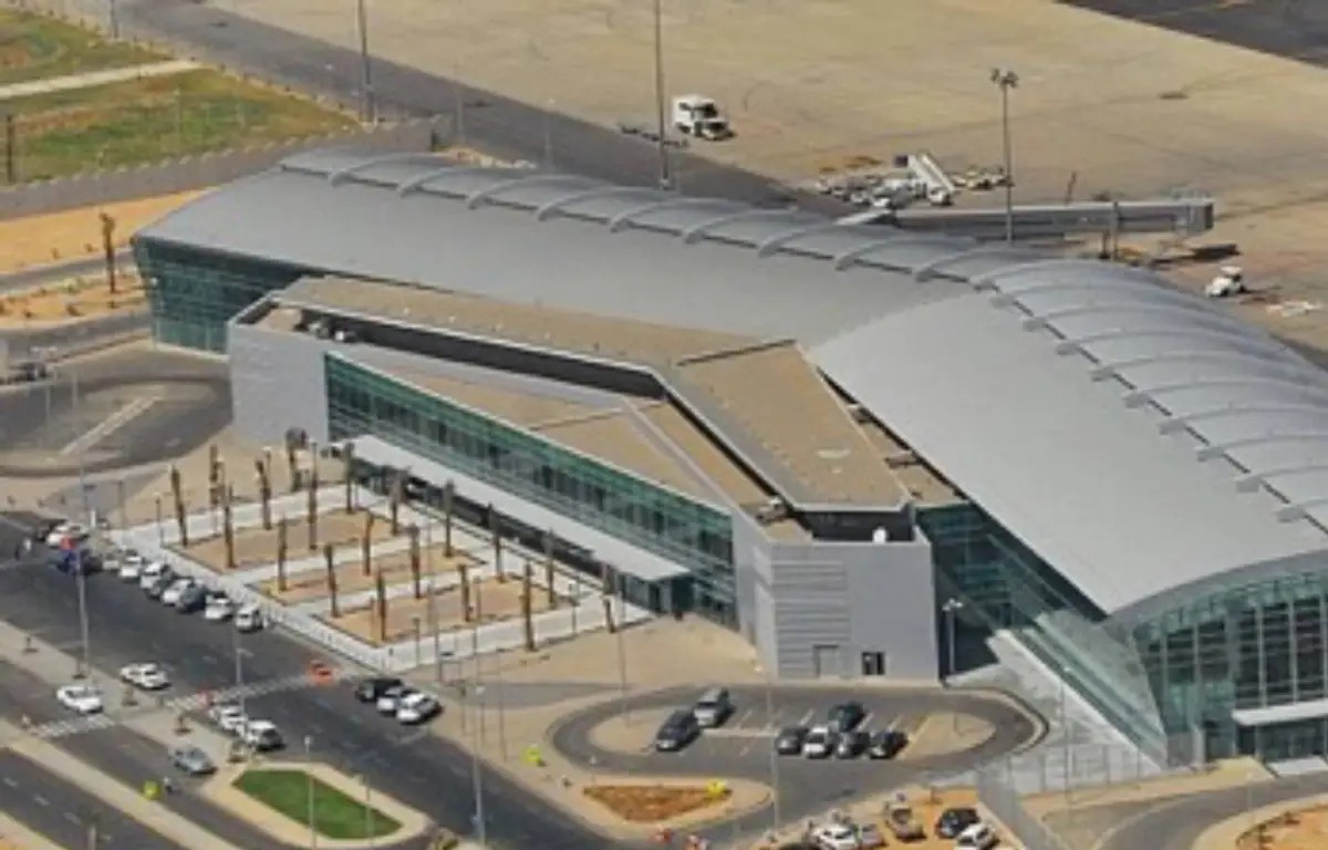 Aeroporto Príncipe Sultão bin Abdulaziz, em Tabuk, na Arábia Saudita: ponto de partida para a volta de (parte) de comitiva ao Brasil, após conflito em Israel (Foto: Reprodução)