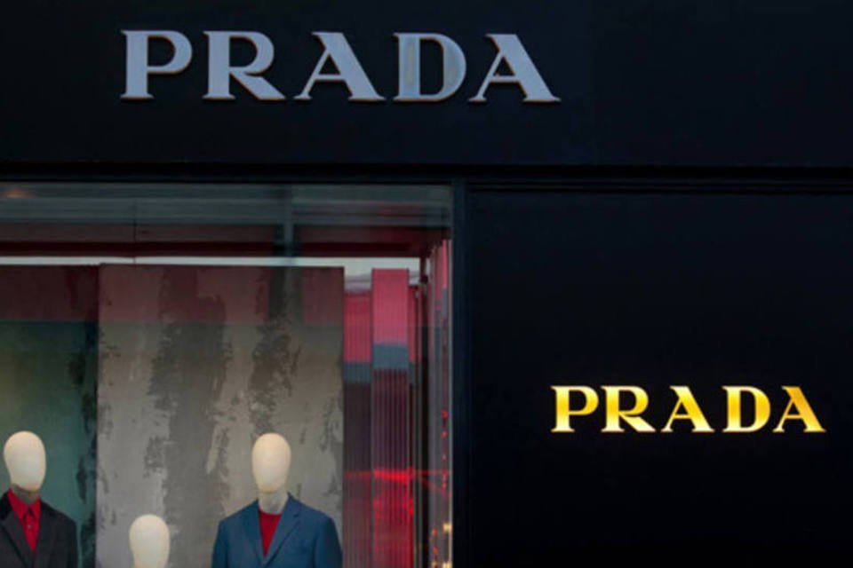 Prada anuncia saída de CEO Gianfranco d'Attis após desentendimentos internos Prada: marca italiana de luxo registrou queda de 0,2% nas vendas no primeiro trimestre de 2025. (Foto: Krisztian Bocsi/Bloomberg)
