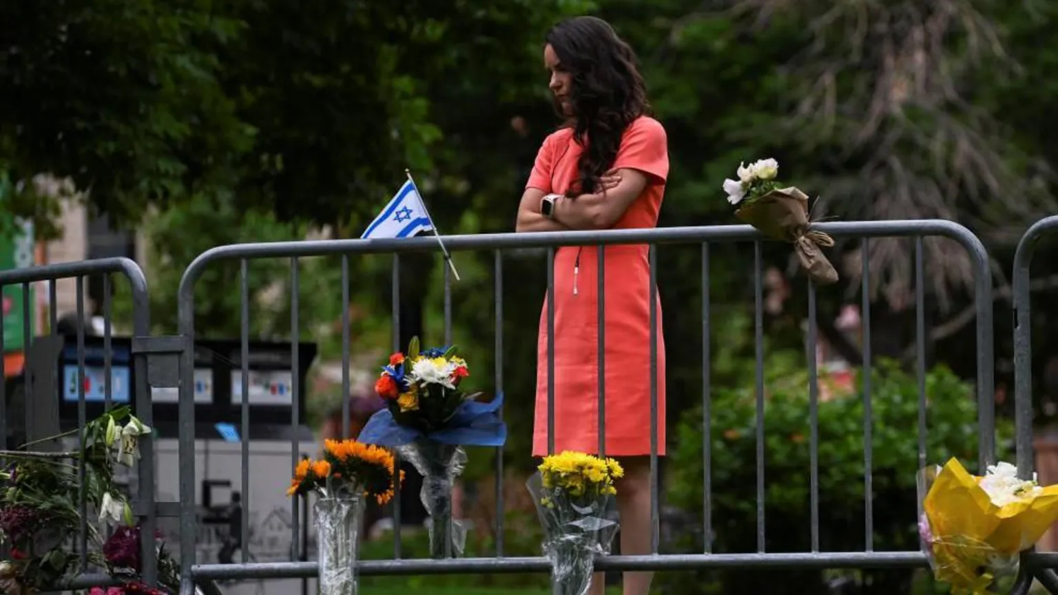 Mulher morre após ataque antissemita em Boulder Memorial para as vítimas de Boulder, Colorado - Foto: Reuters