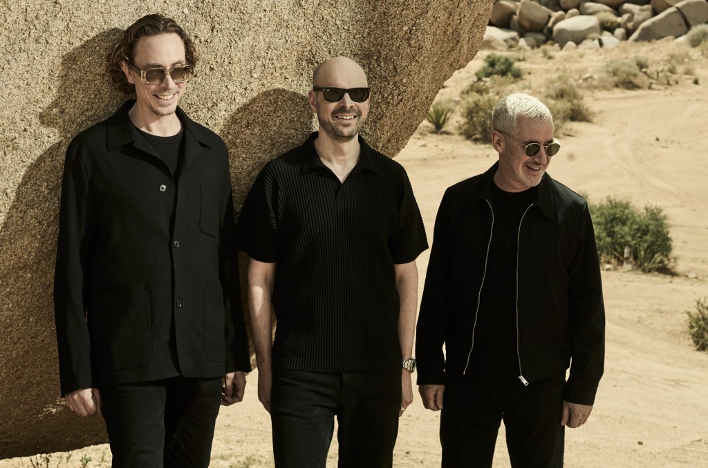 O álbum totalmente eletrônico da estrela do EDM Above & Beyond, 'Bigger Than All of Us', é lançado hoje (18 de julho) pela Anjunabeats. (Foto: Reprodução)