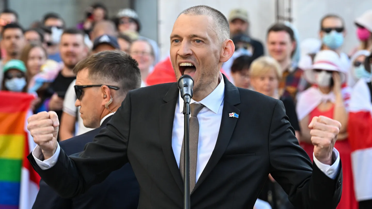 Sergei Tikhanovsky estava tão emagrecido após sua liberação que até sua filha não o reconheceu - Foto: EPA