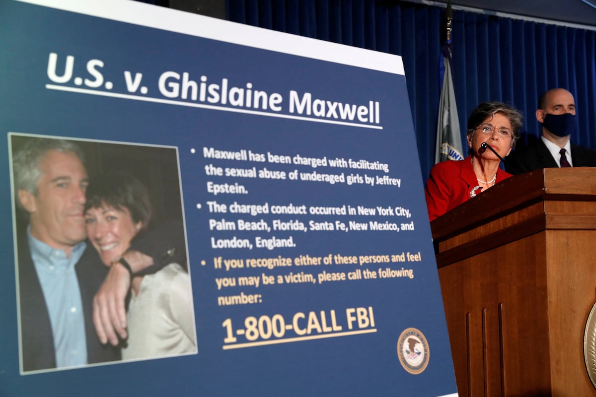 Ghislaine Maxwell volta a ser destaque no escândalo político em andamento Os fiscais de Nova York apresentam cargos contra Ghislaine Maxwell, em 2 de julho de 2020. (Foto: Lucas Jackson - Reuters)