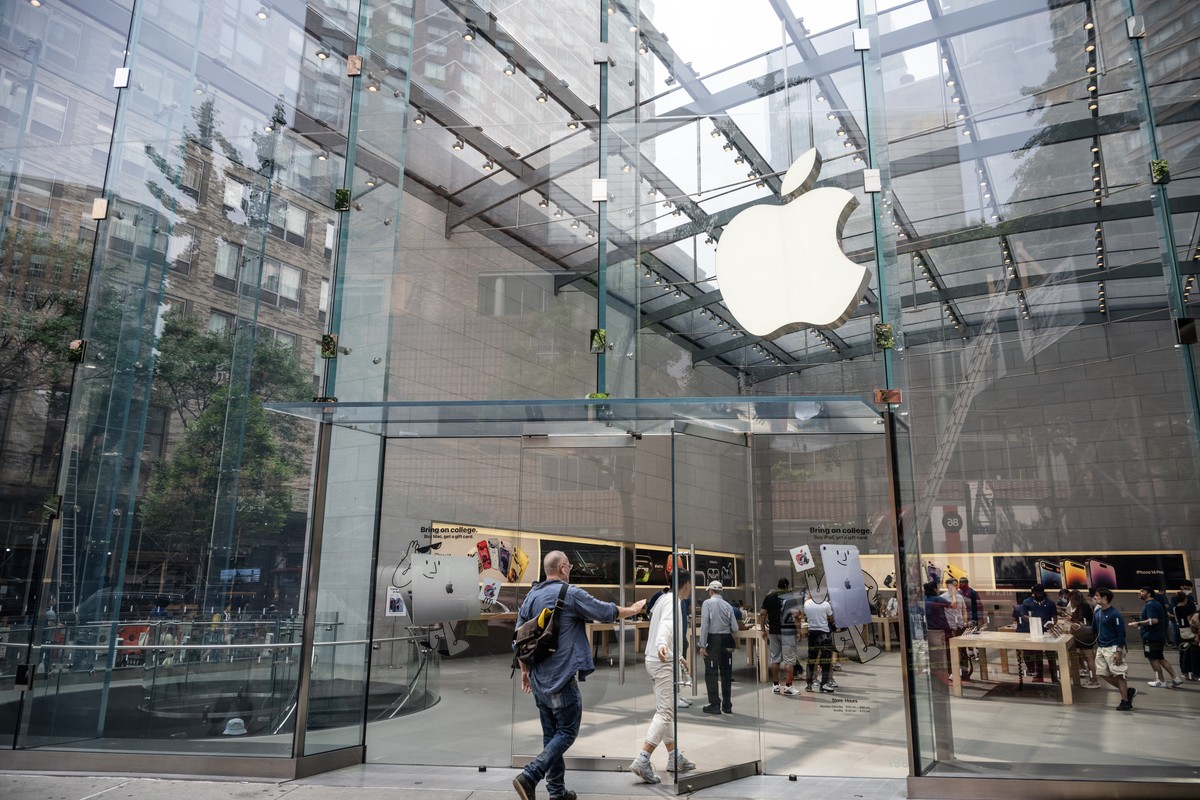 Loja da Apple em Nova York: empresa quer lançar em 2027 um robô de mesa que vai conversar com seu 'dono' (Foto: Victor J. Blue/Bloomberg)