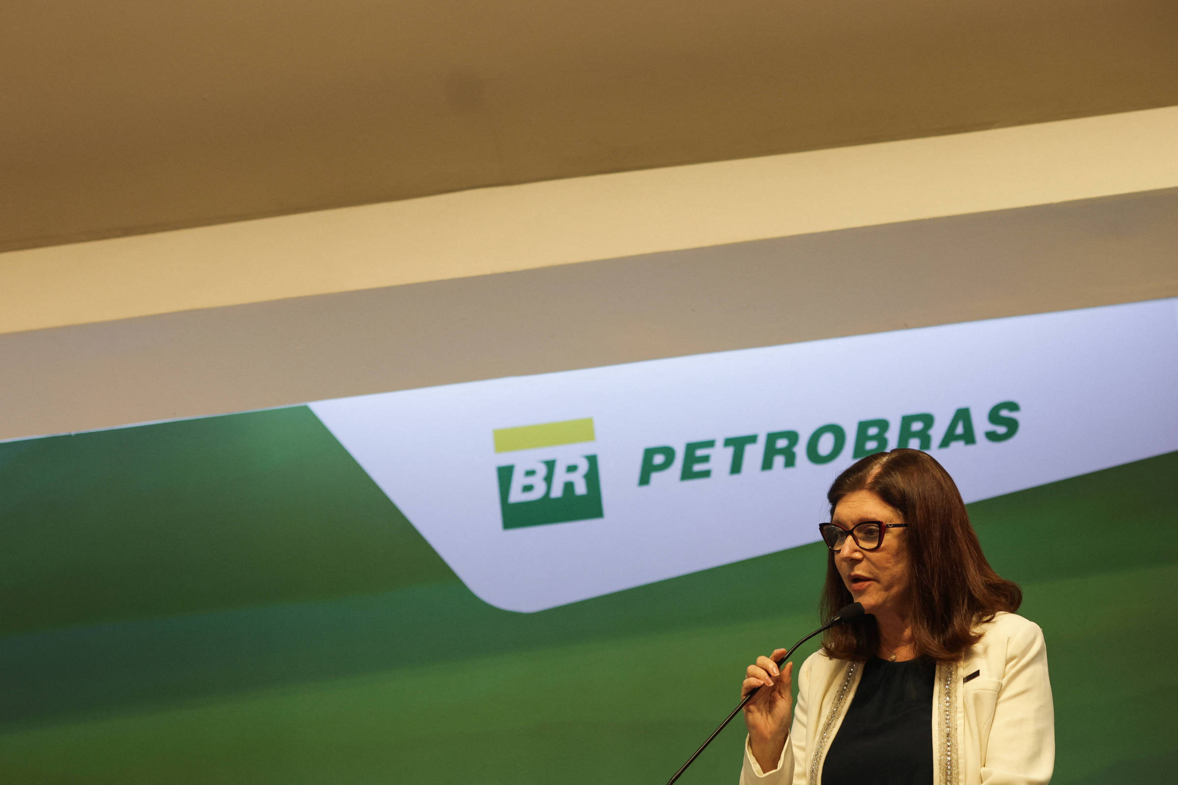 Petrobras cumpre expectativas de Lula e da sociedade, afirma Magda CEO da Petrobras, Magda Chambriard, em evento no Rio (Foto: Ricardo Moraes - 22.nov.24/Reuters)