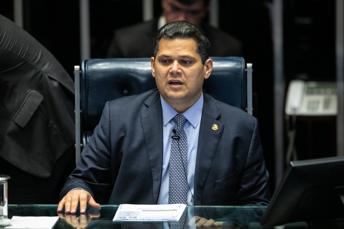 Alcolumbre promulga Dia da Amizade Brasil-Israel após prazo de Lula expirar Davi Alcolumbre no Plenário do Senado Federal (Foto: Brenno Carvalho / Agência O Globo)