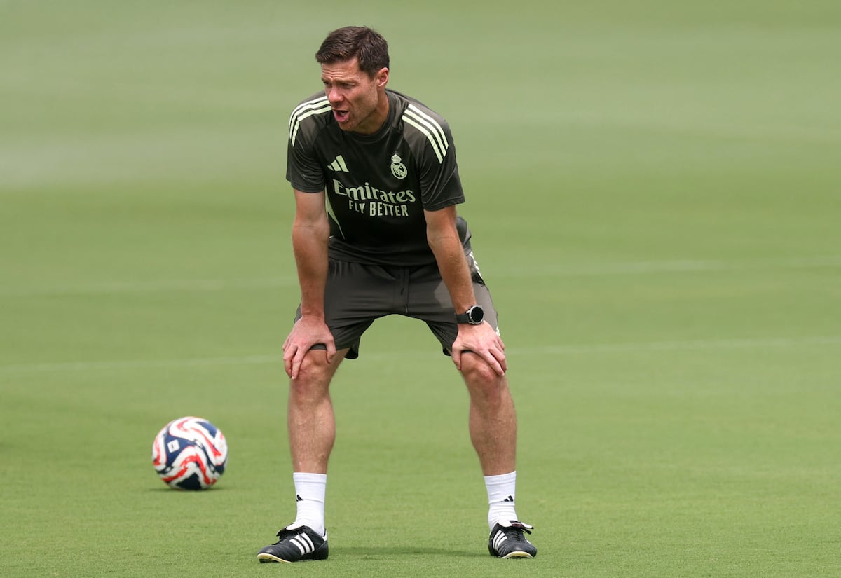 Xabi Alonso, em um treinamento do Real Madrid em The Gardens. (Foto: Hannah McKay/REUTERS)