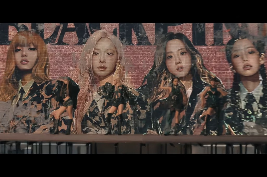 BLACKPINK divulga teaser ousado do clipe de 'JUMP' após estreia na turnê O teaser do clipe "JUMP" do BLACKPINK foi lançado logo após o grupo feminino apresentar a música ao vivo na DEADLINE World Tour. (Foto: Reprodução)