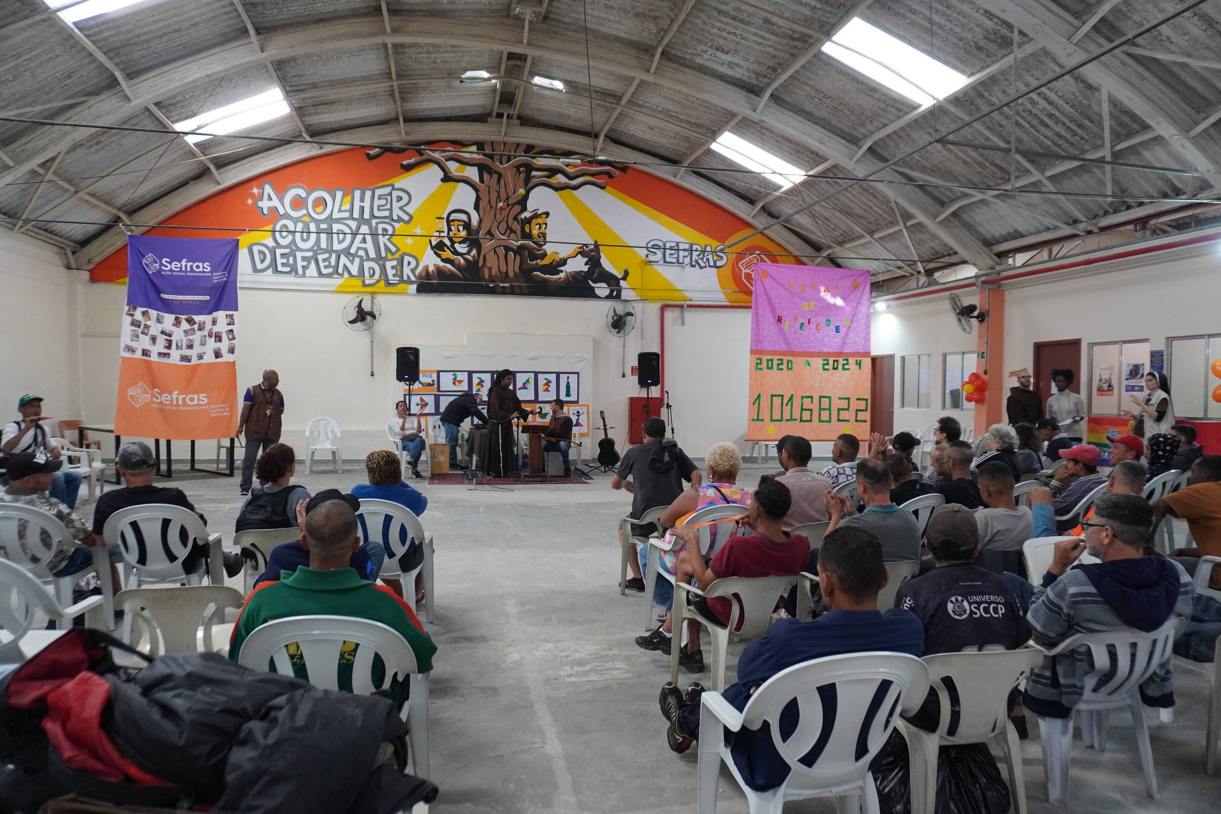 Prefeitura de São Paulo encerra contrato de atendimento a pessoas em situação de rua Evento da Sefras (Ação Social Franciscana), que atende a população de rua, na Casa Franciscana, no Cambuci (centro de São Paulo) (Foto: Alderon Costa/Divulgação/Fórum da Cidade)
