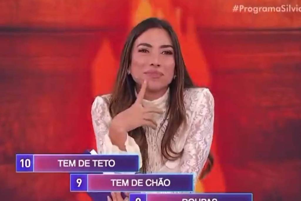 Patrícia Abravanel compartilha segredos da infância no Programa Silvio Santos Patrícia Abravanel diz que, quando criança, não entendia o motivo do espelho no teto (Foto: Reprodução/SBT)