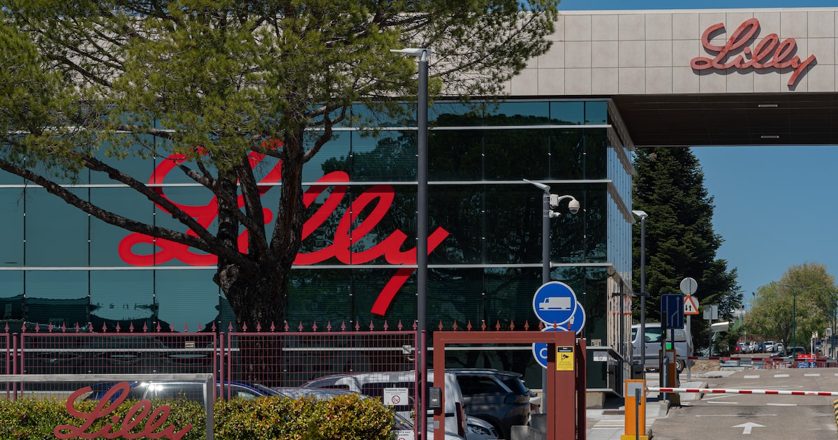 Apesar das dificuldades, muitos analistas continuam otimistas em relação à Eli Lilly, com expectativa de que suas ações subam 26% em 12 meses (Foto: Bloomberg/Emilio Parra Doiztua)